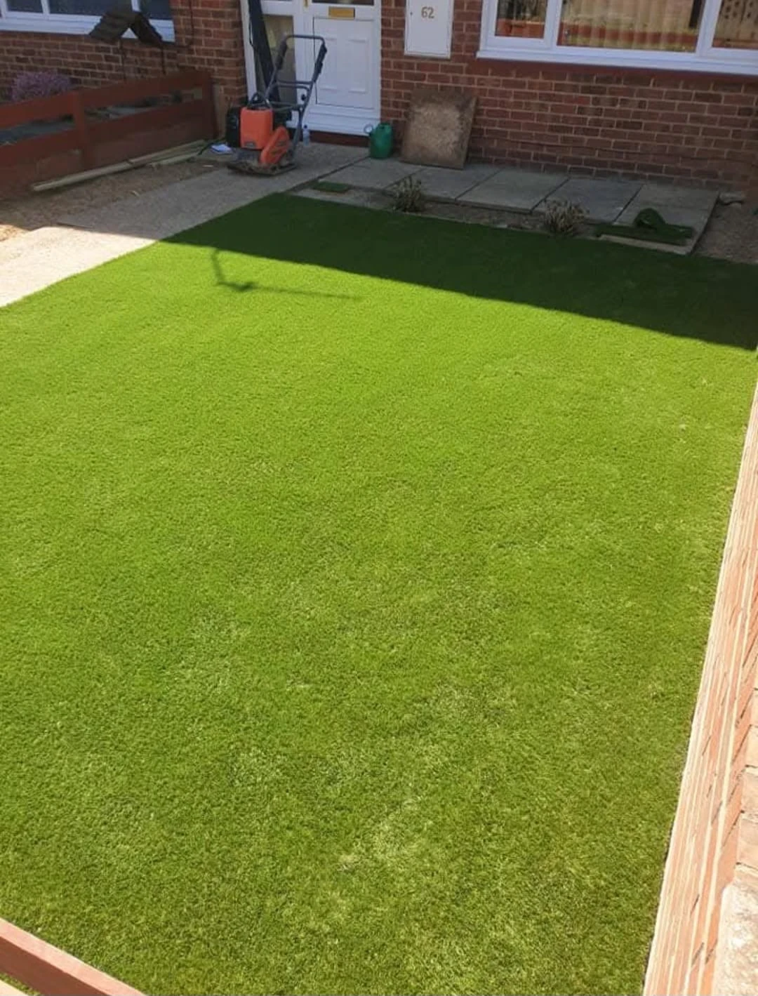 Garden with artificial grass.